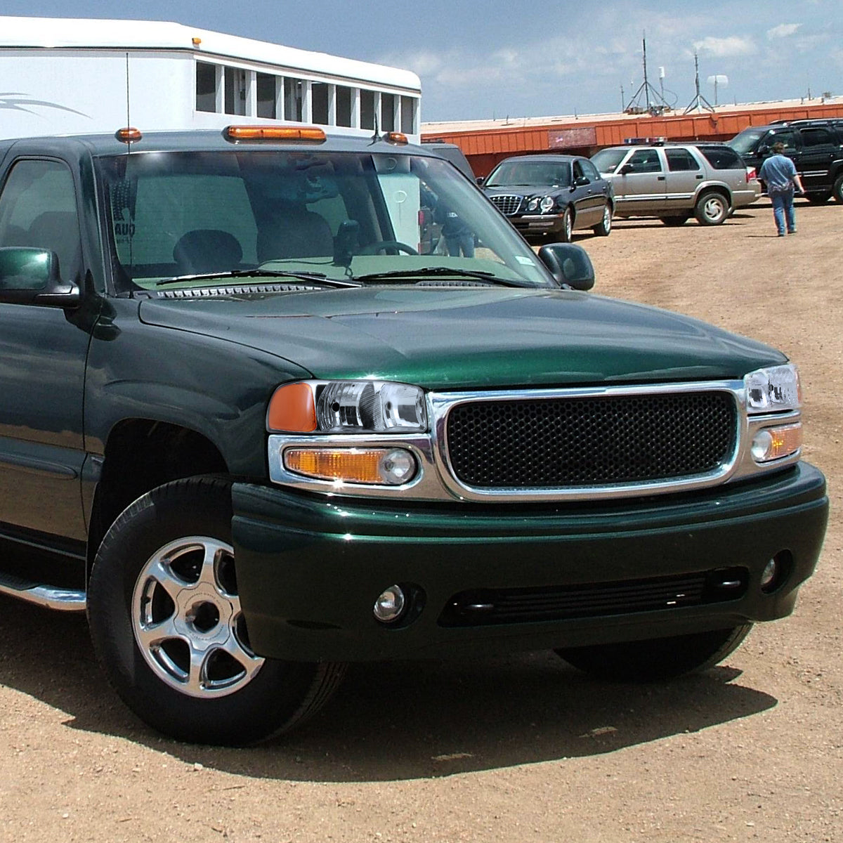 Spec-D 99-06 GMC Sierra Yukon Denali headlights