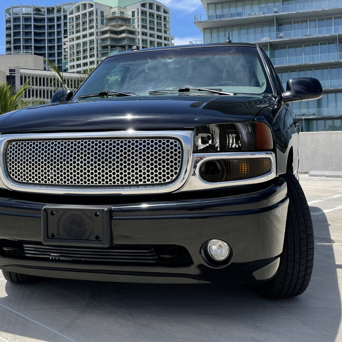 Spec-D 99-06 GMC Sierra Yukon XL Denali black headlights