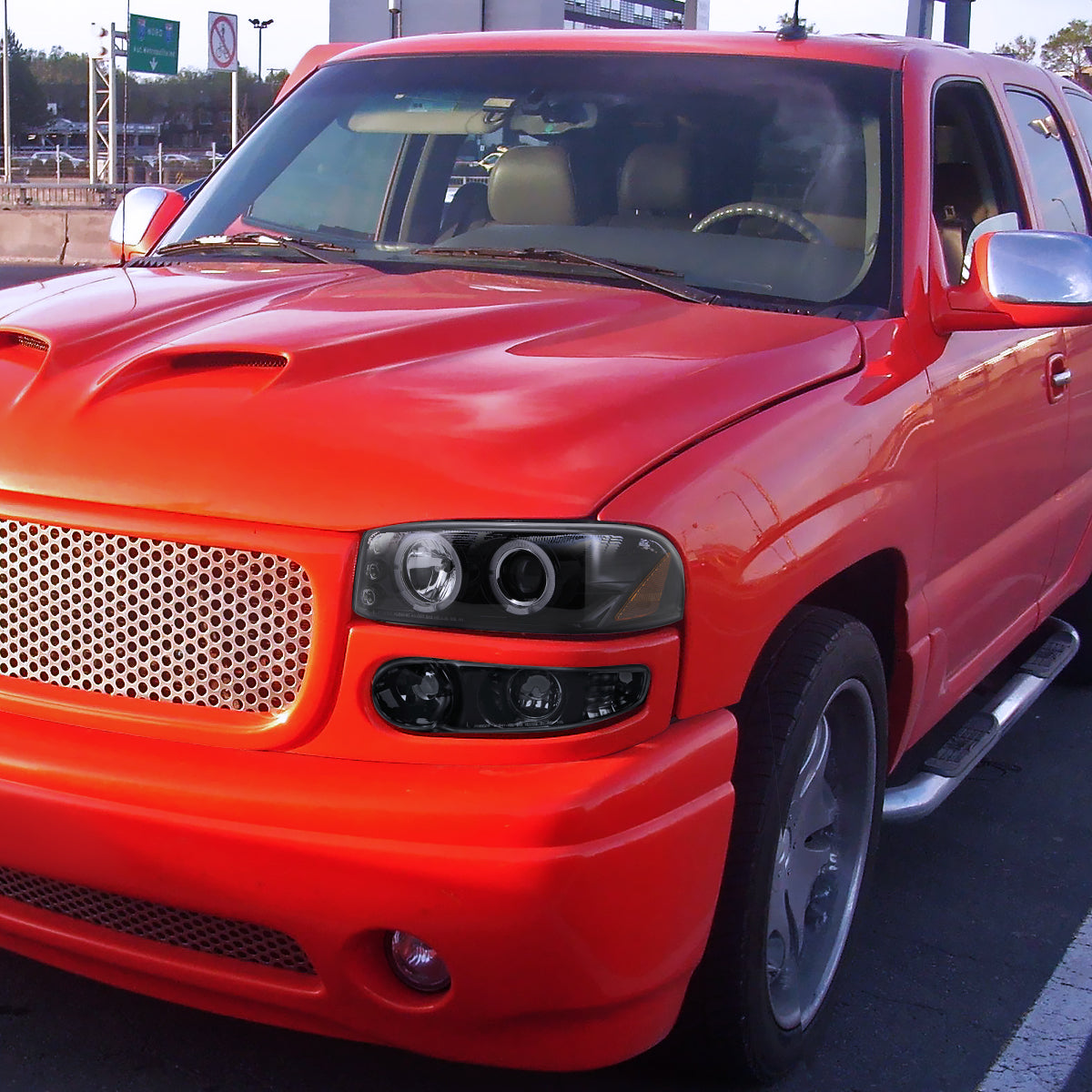 Spec-D 2001-2006 GMC Yukon + XL Denali/ 2002-2006 GMC Sierra Denali Dual Halo Projector w/ Bumper Lights GL Black w/Smoked Lens Headlights