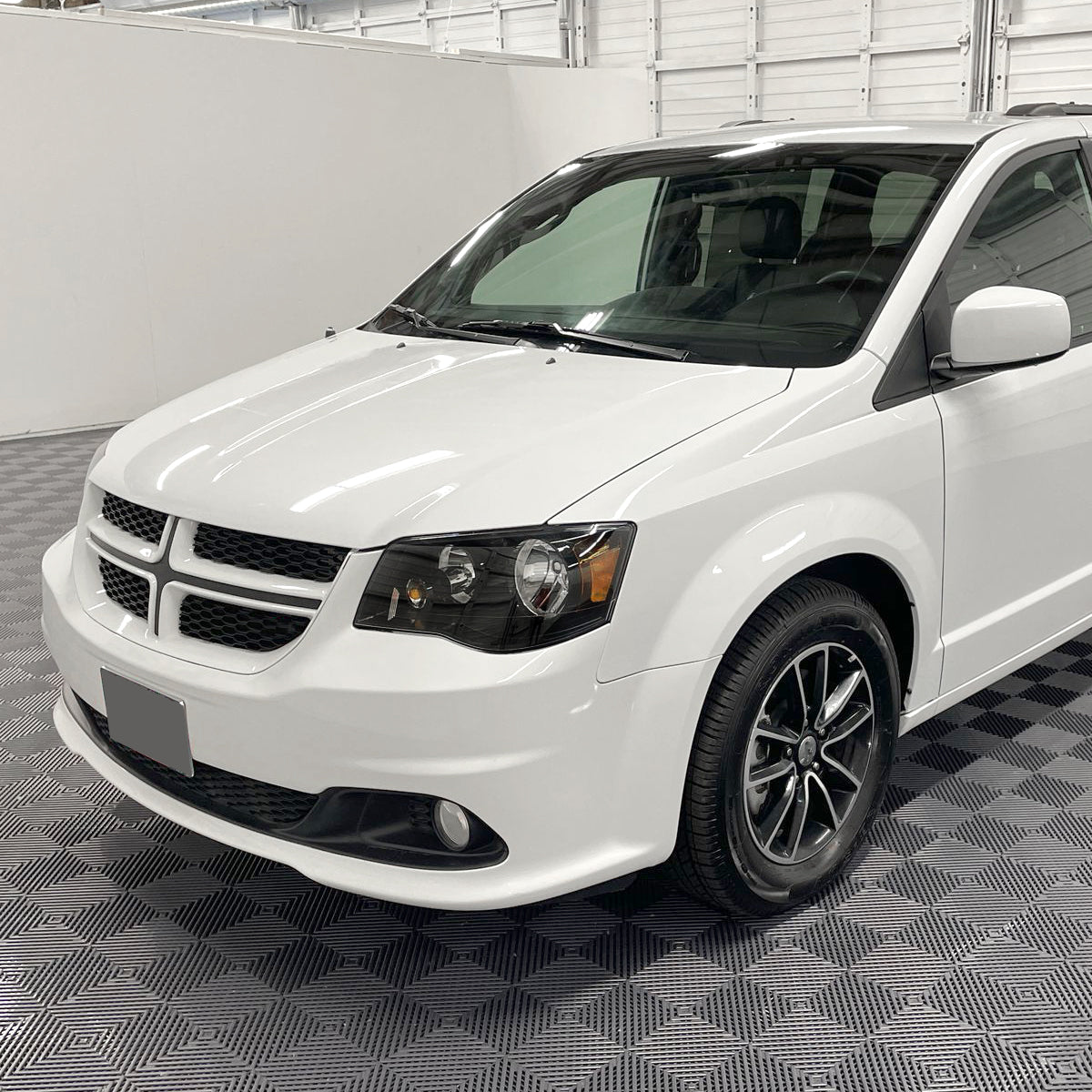 Spec-D 2008-2018 Dodge Grand Caravan Chrysler Town & Country OE Style Black Headlights