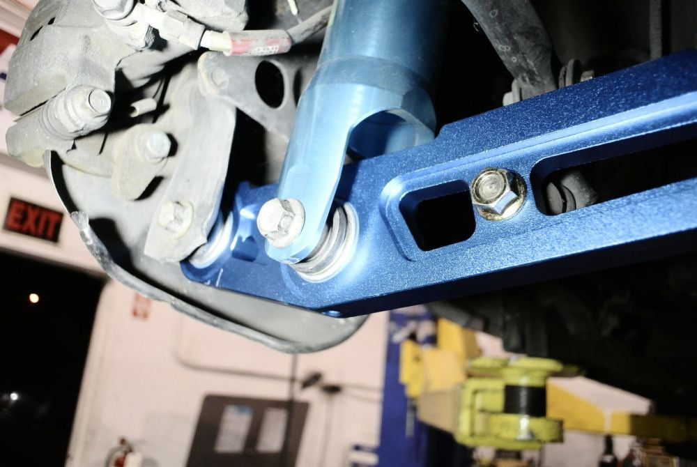 Bottom install of Acura Integra 94-01 Rear Lower control Arms -