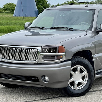 Spec-D 1999-2006 GMC Sierra Denali/2007 Sierra Classic Denali/2000-2006 Yukon/XL Denali OE Style with LED Sequential Turn Signal Bumper Lights Black Headlights