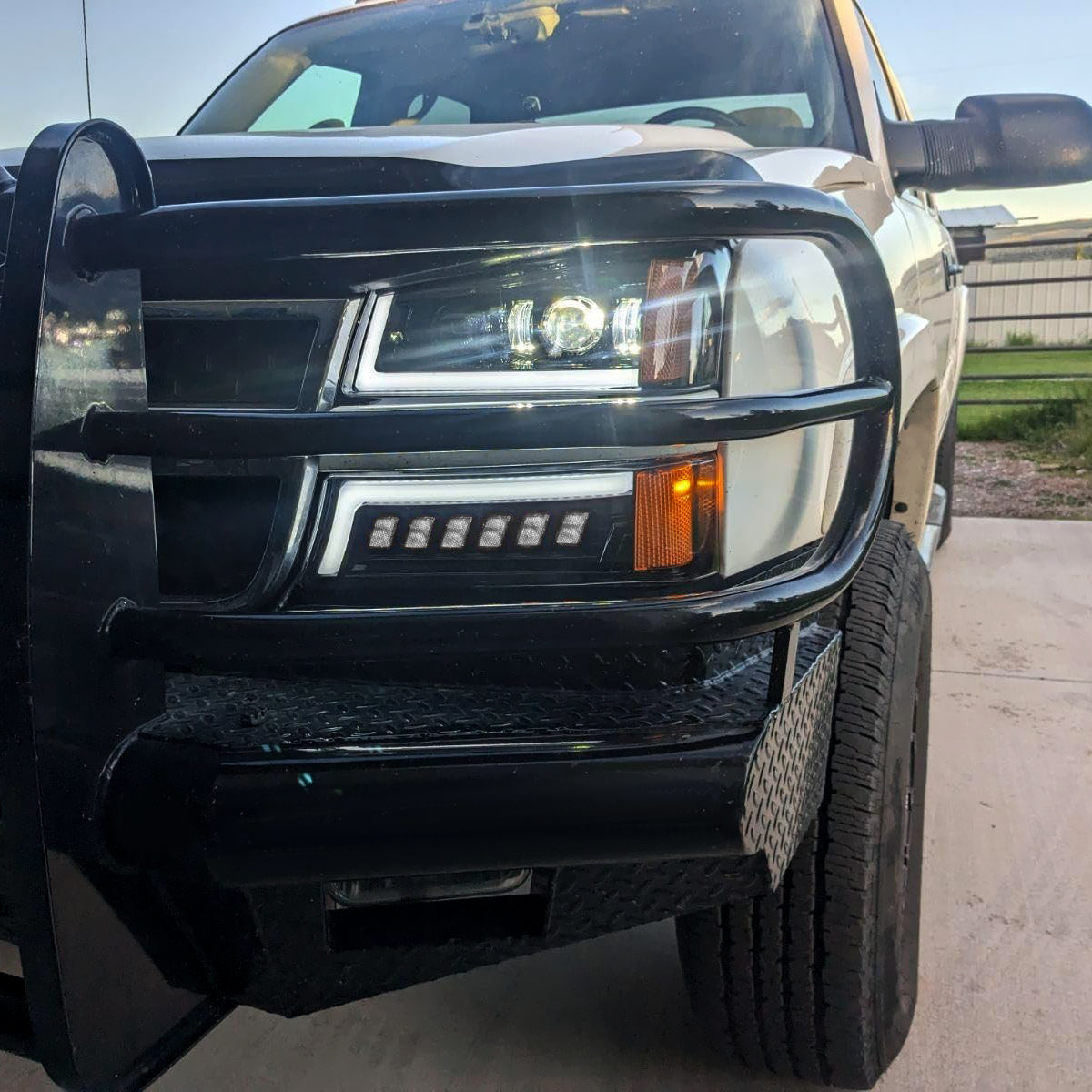 Spec-D 2003-2007 Chevrolet Silverado Avalanche LED Projector DRL w/ Bumper Lights J Black Headlights