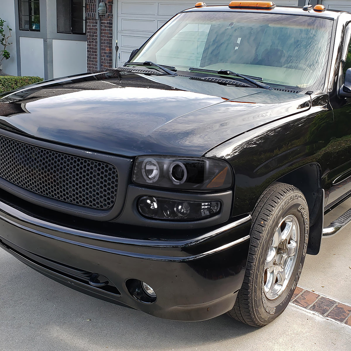 Spec-D 2001-2006 GMC Yukon + XL Denali/ 2002-2006 GMC Sierra Denali Dual Halo Projector w/ Bumper Lights GL Black w/Smoked Lens Headlights