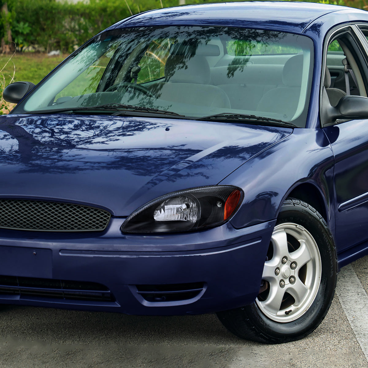 Restore clean OEM look 00-07 Taurus with black Spec-D replacement headlights