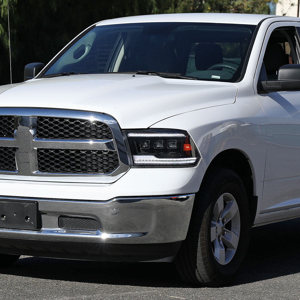 Spec-D 2009-2018 Dodge RAM 1500 / 2019 RAM Classic / 2010-2018 RAM 2500 3500 Switchback Sequential Full LED Projector Black Headlights