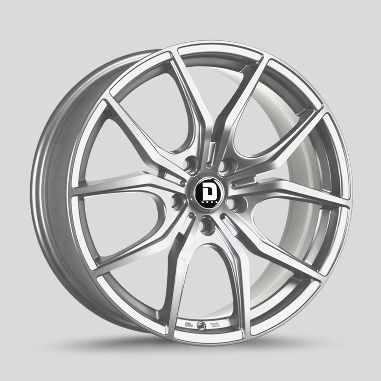 Drag DR-67 Wheels 18x8 5x120 Platinum Silver Full Rims