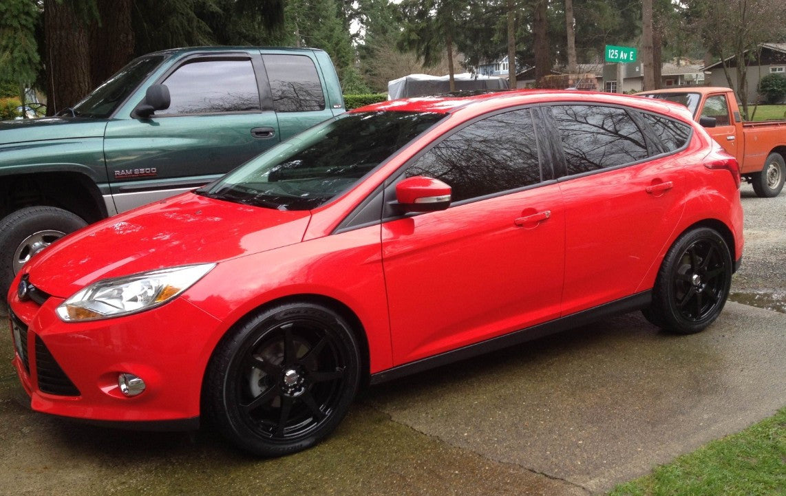 Showing the Drag Dr-33 Wheels 16x7 5x108 5x115 Gloss Black Rims