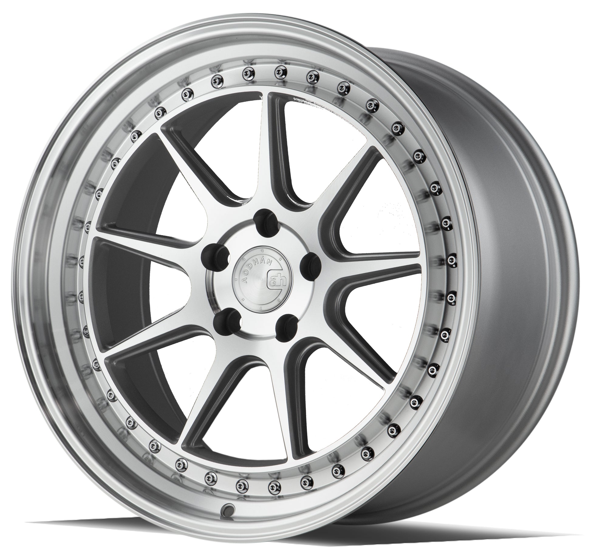 Silver and machined Aodhan DS-X rim, 18x9.5 ET15.