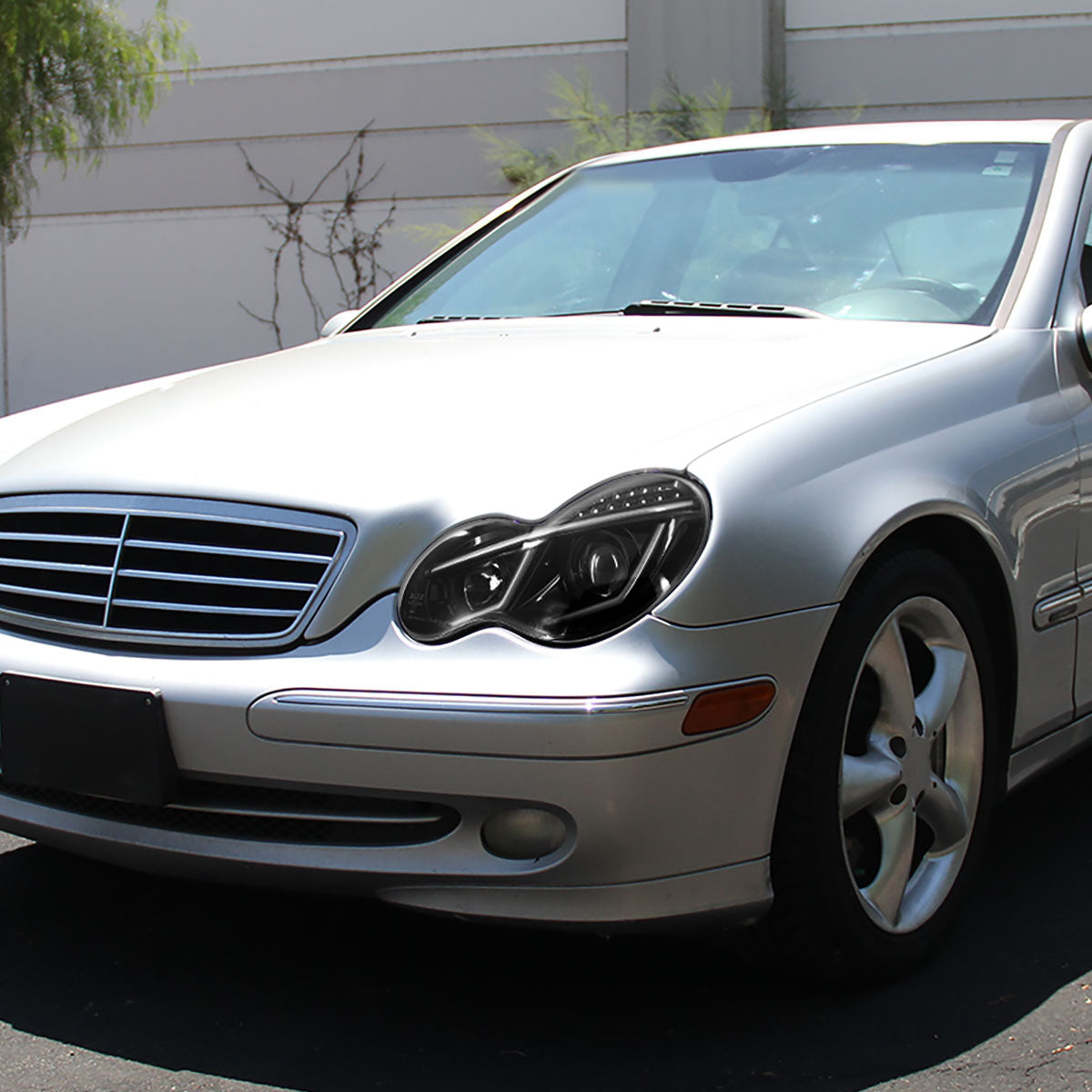 Spec-D 2001-2007 Mercedes Benz W203 C Class 4DR LED Bar Projector J Black Headlights