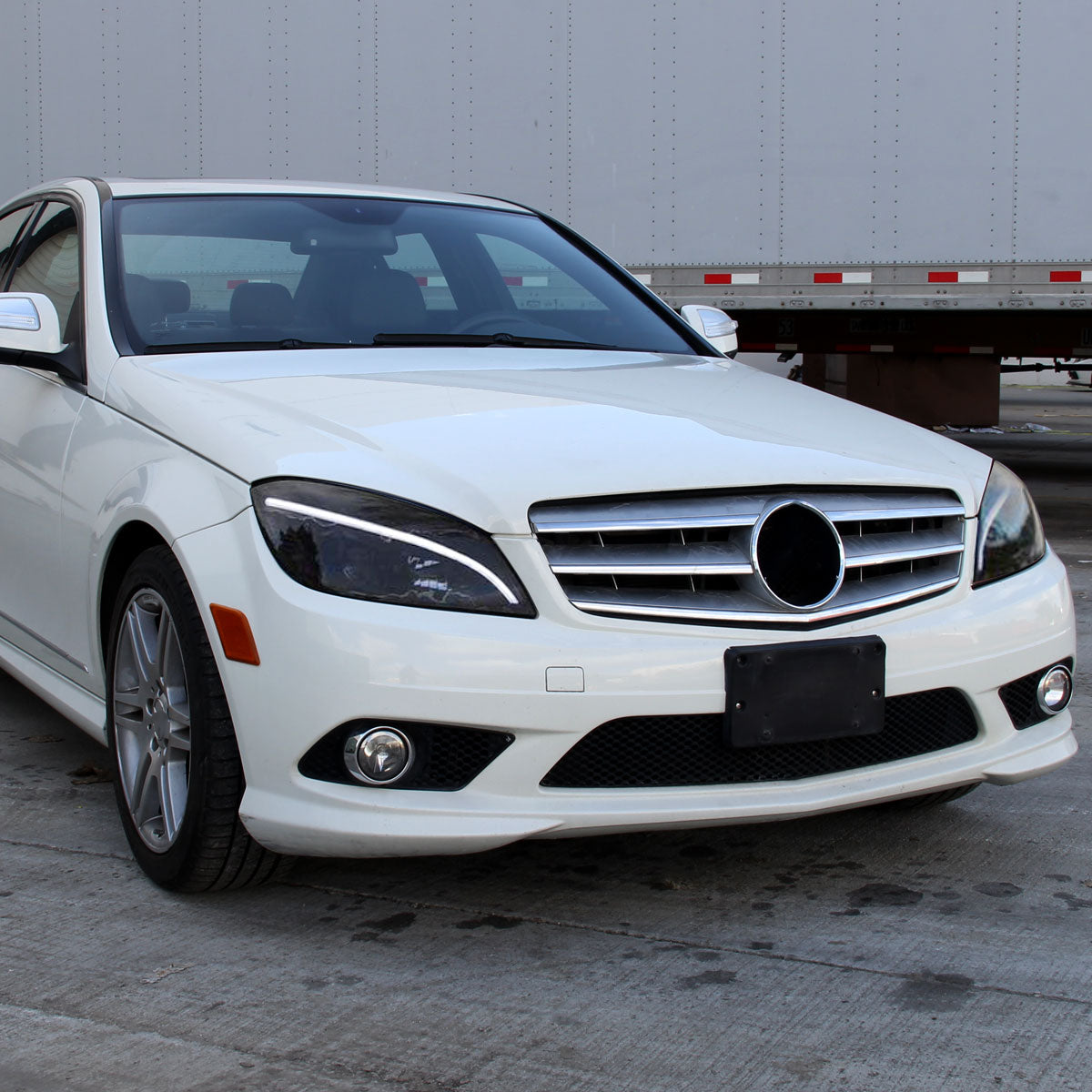 11 Benz W204 C-Class Spec-D black lighting upgrade