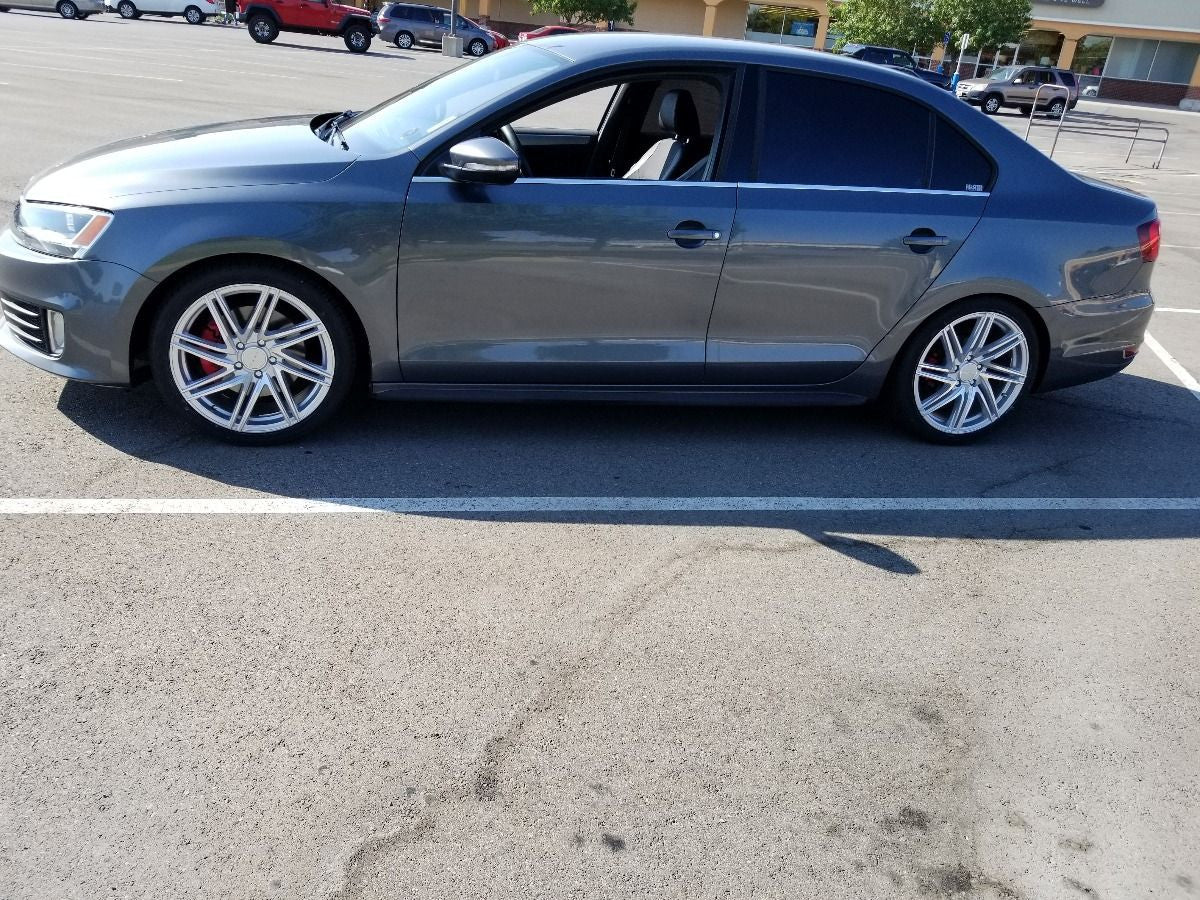 Dr70 5x112 18x8 installed on jetta